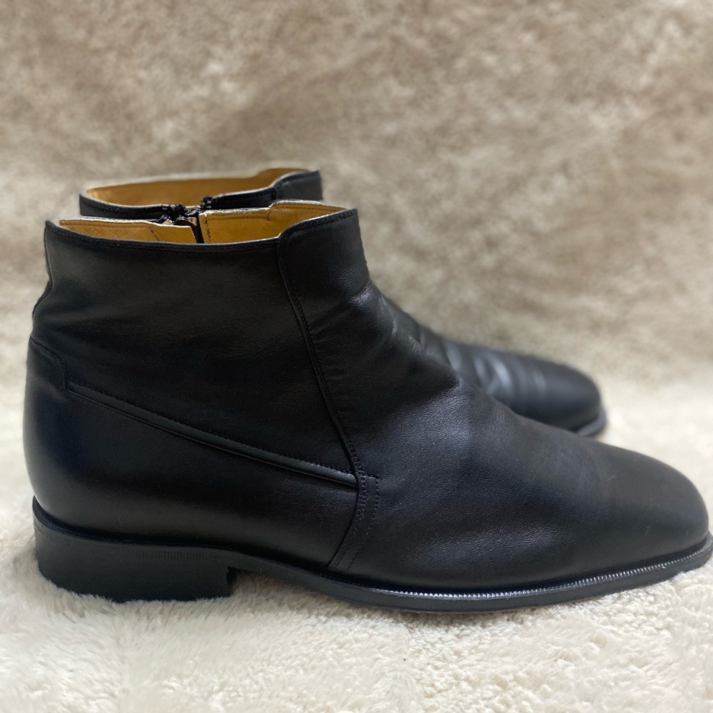 Bruno Magli Chelsea Boots
Hand Made in Italy
UK 8// US 9